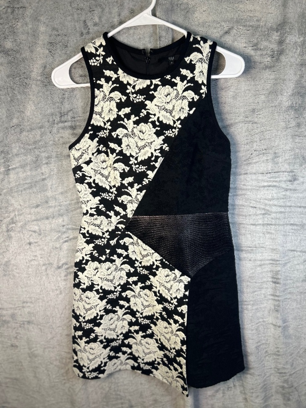 Tibi black and white floral lace sheath mini dress Size 4